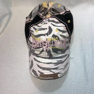 TRUE RELIGION ADJUSTABLE CAP O/S fits most